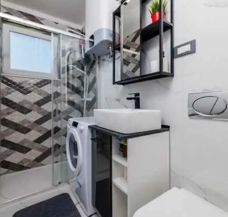 Near In 51716 Apartment *